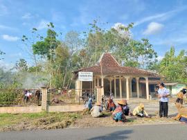 Warga Kedungdowo Wetan Gelar Kerja Bakti di Sekitar Balai Padukuhan